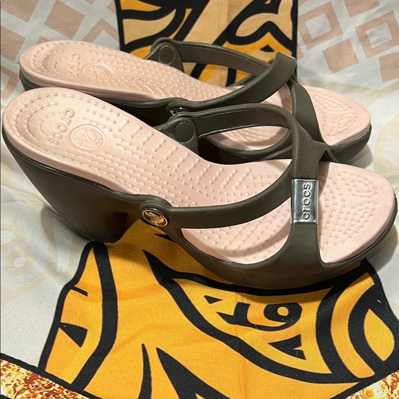 Crocs Cyprus IV Heeled Sandals in Pink and Brown - Picture 2 of 9